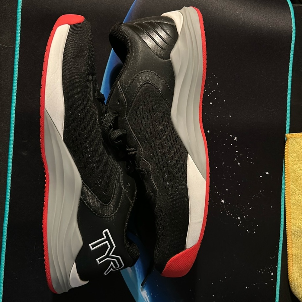 TYR CXT-1 men’s 9.5 Black/Red/Gray like new worn once.
